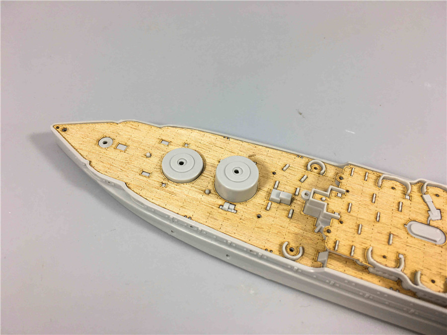 1/700 スケール木製デッキ HobbyBoss 8340 - Model Kit Uss Arizona のレビューと価格