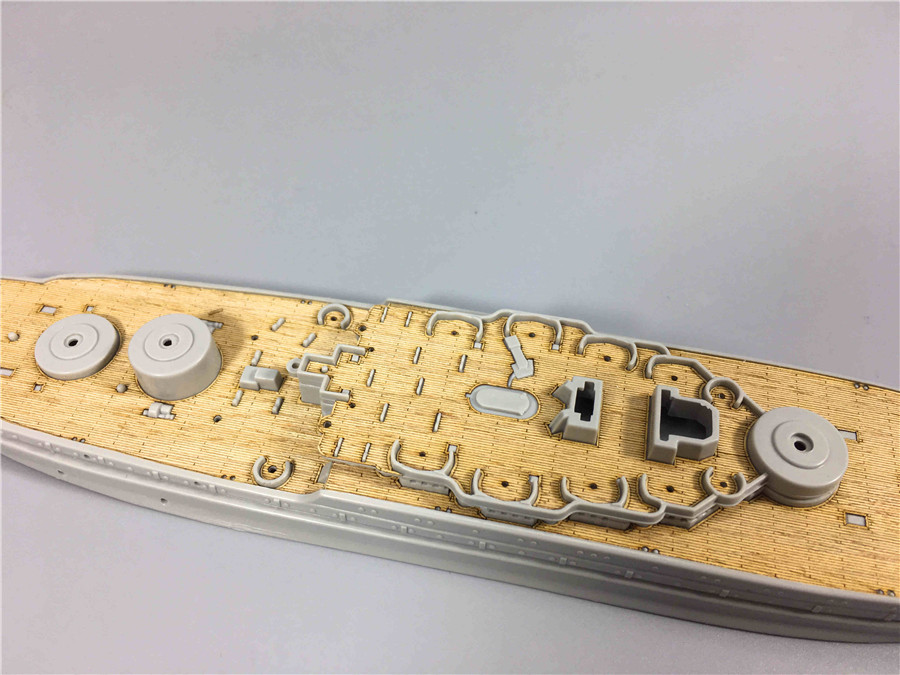 1/700 スケール木製デッキ HobbyBoss 8340 - Model Kit Uss Arizona のレビューと価格