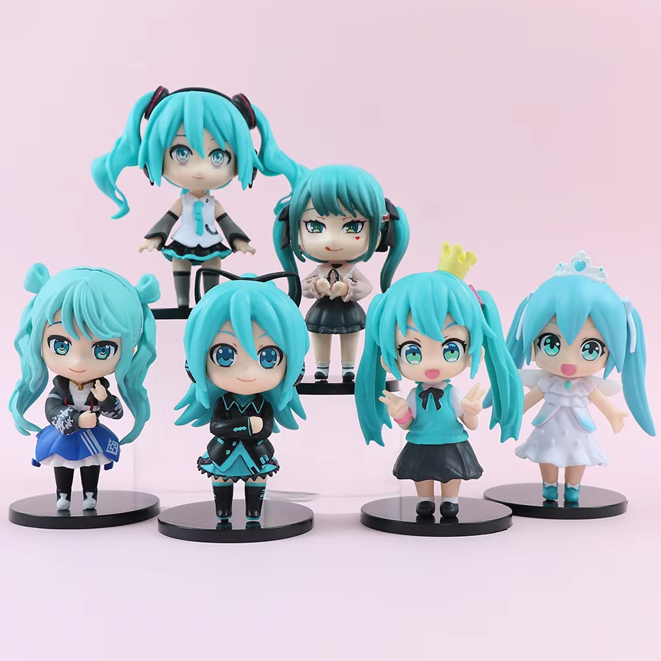 初音ミクちびフィギュアセット – 複数のポーズとコスチューム - Model Kit Hatsune Miku のレビューと価格