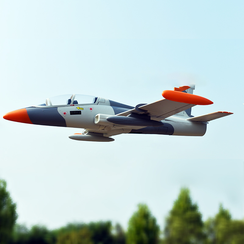 リモートコントロール航空機モデル Mb339 ダクト戦闘機  - Model Kit Expert のレビューと価格